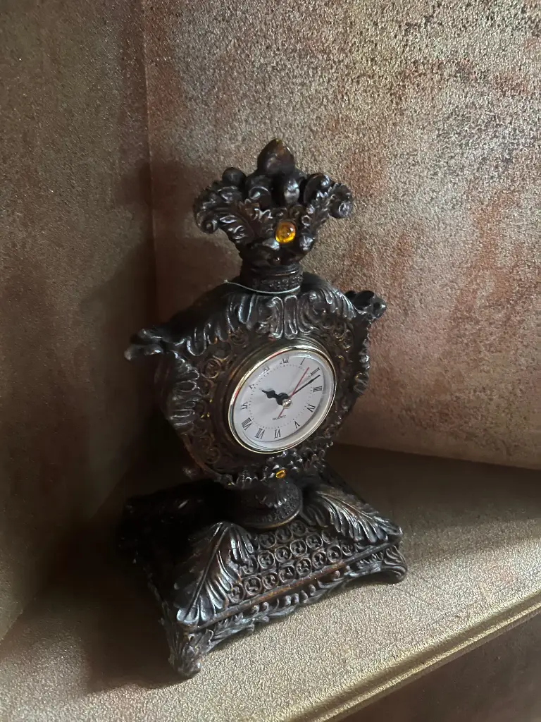 CLOCK 