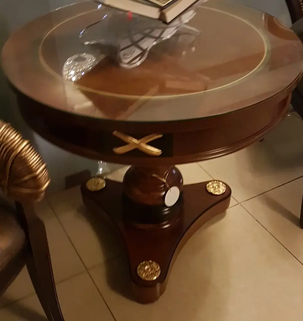 SMALL ROUND TABLE E 21 