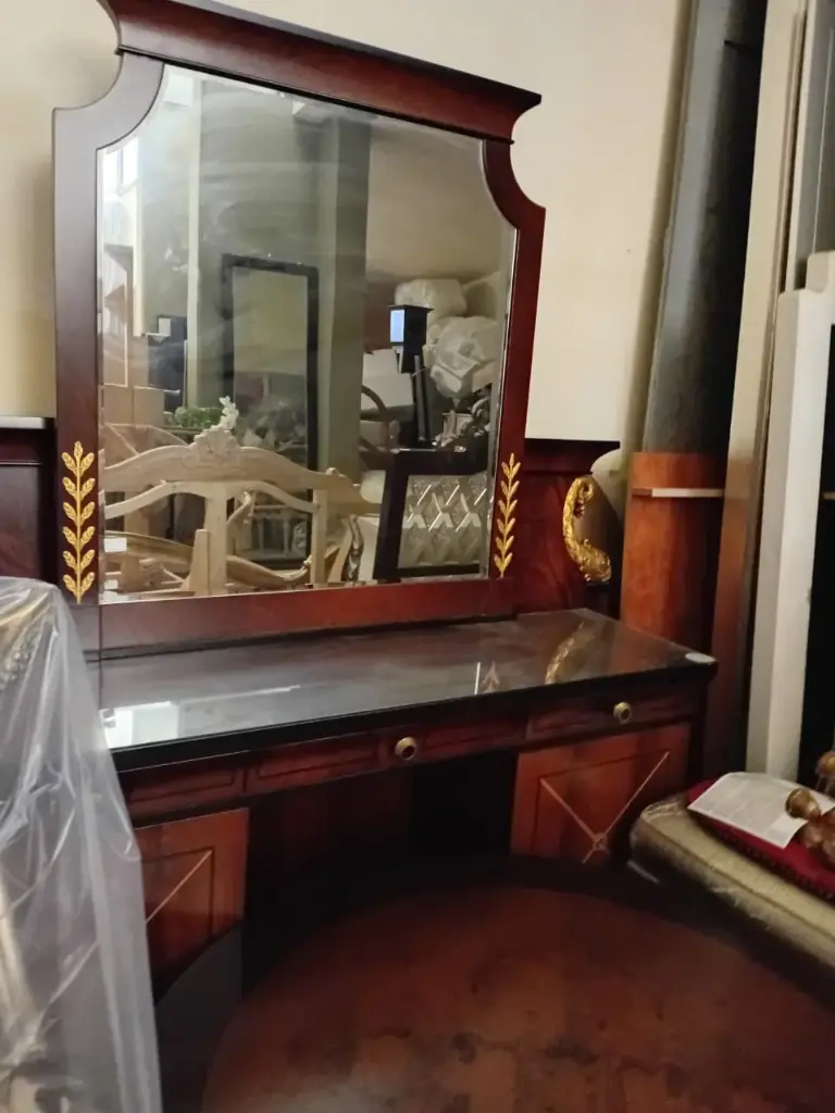 DRESSING TABLE AND MIRROR 