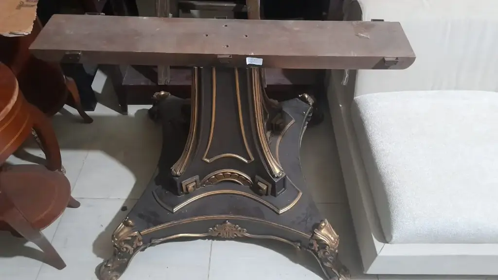 BASE DINING TABLE ZOGHEIB 