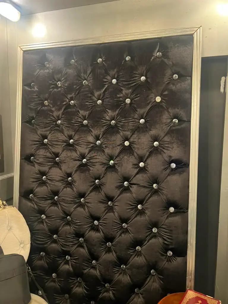 WALL BLACK CAPITONE 