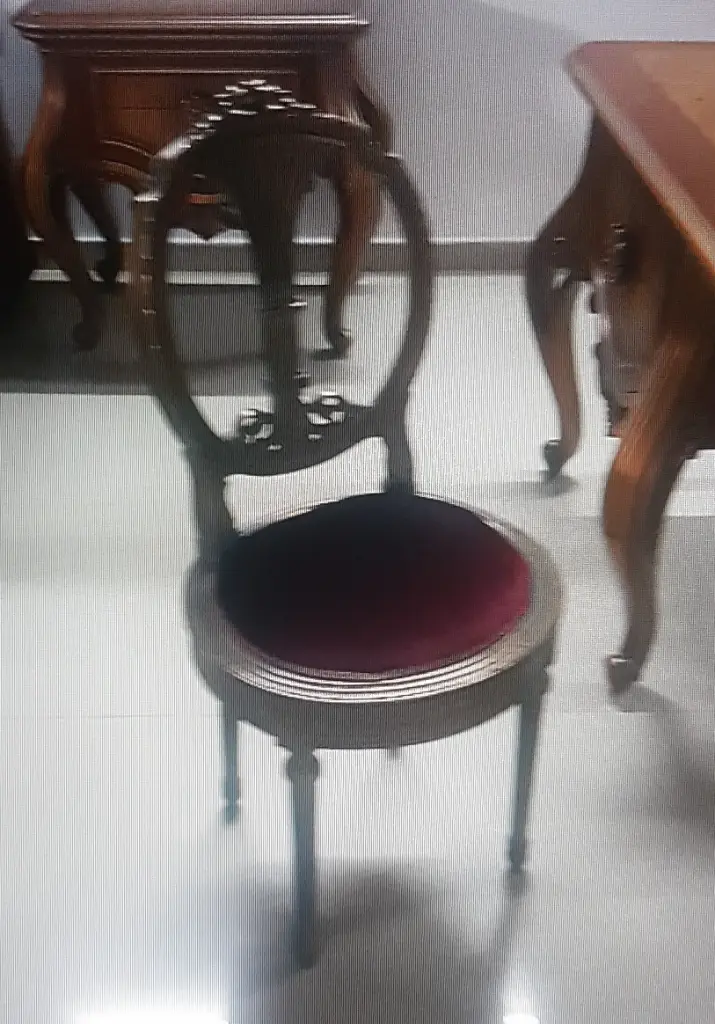 CHAIR 