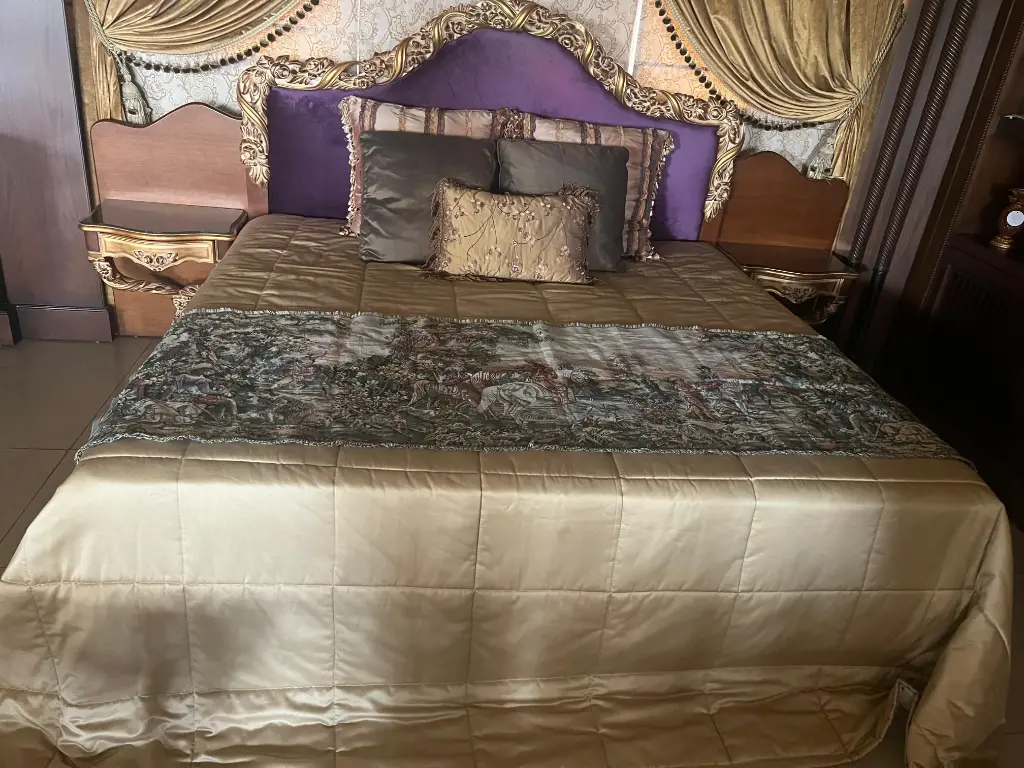 BEDROOM WROUD 