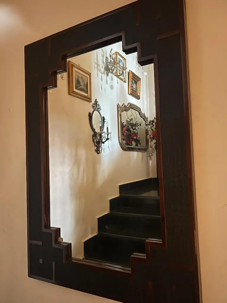 MIRROR BEDROOM 
