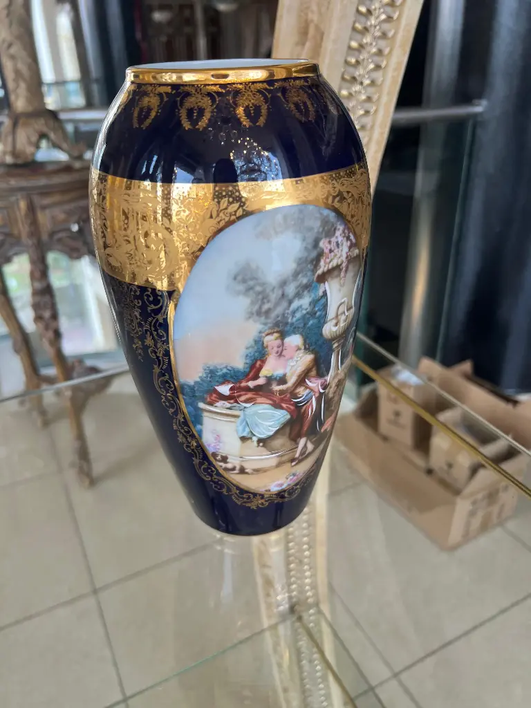 VASE 2091 