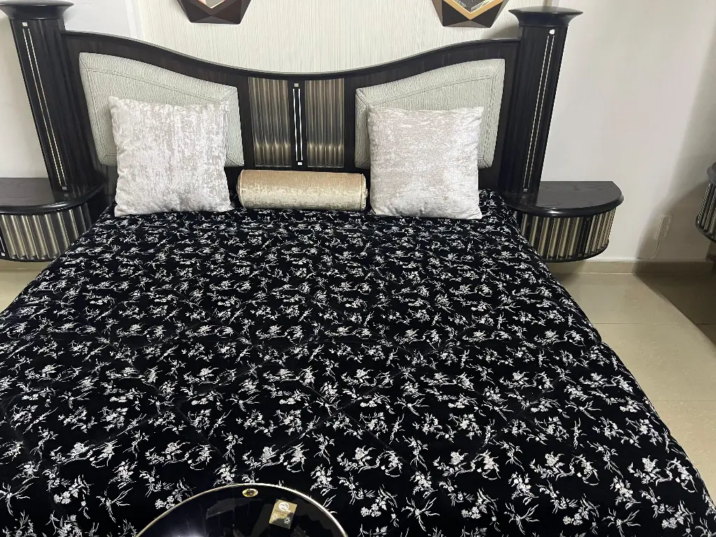 BEDROOM BLACK 