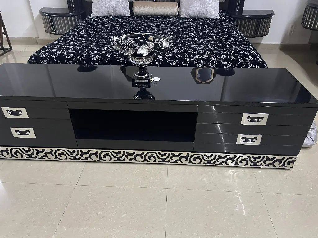 TV CABINET 