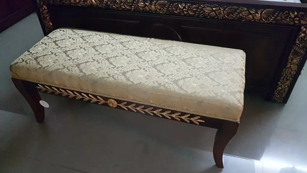 BENCH E 11