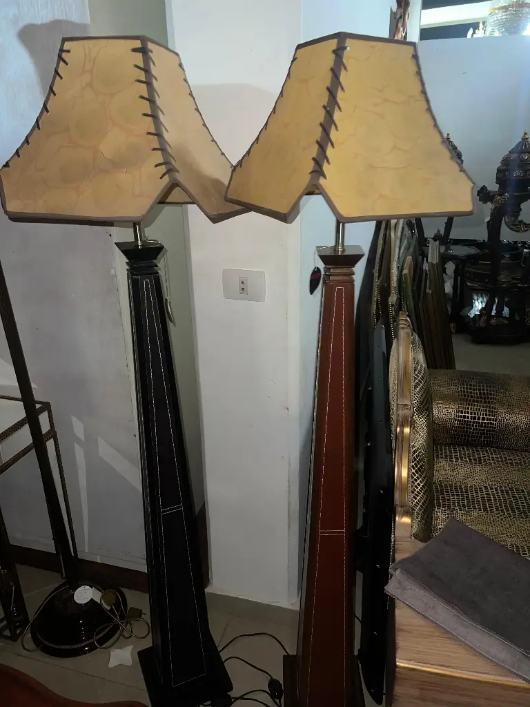 LAMPADAIRE عامود 